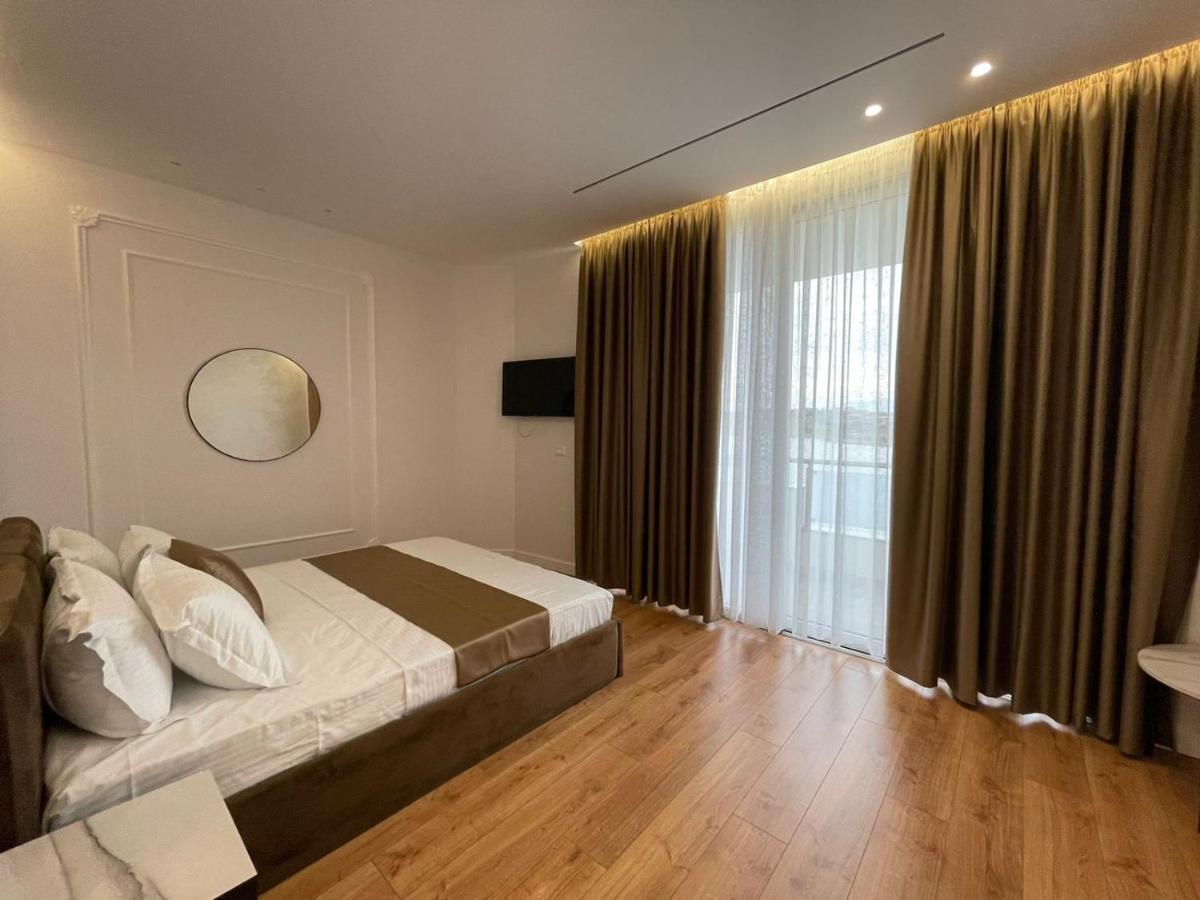 Hotel Ujvara Belsh Esterno foto