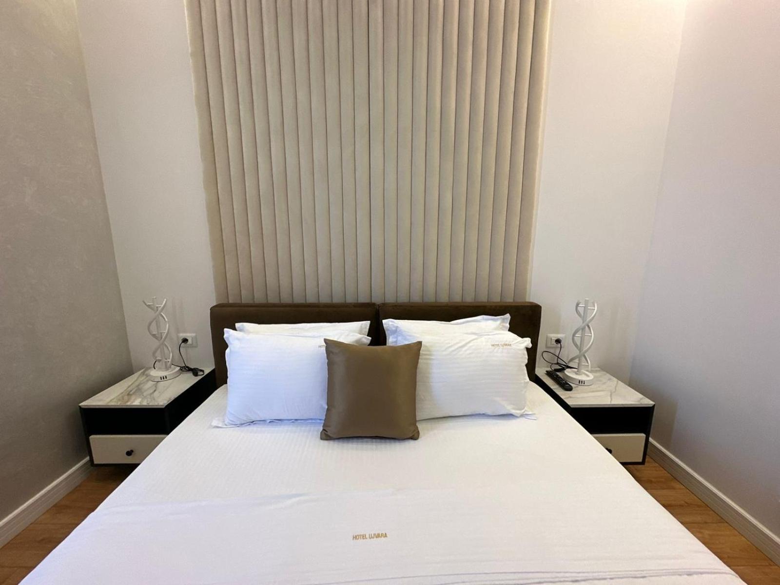 Hotel Ujvara Belsh Esterno foto